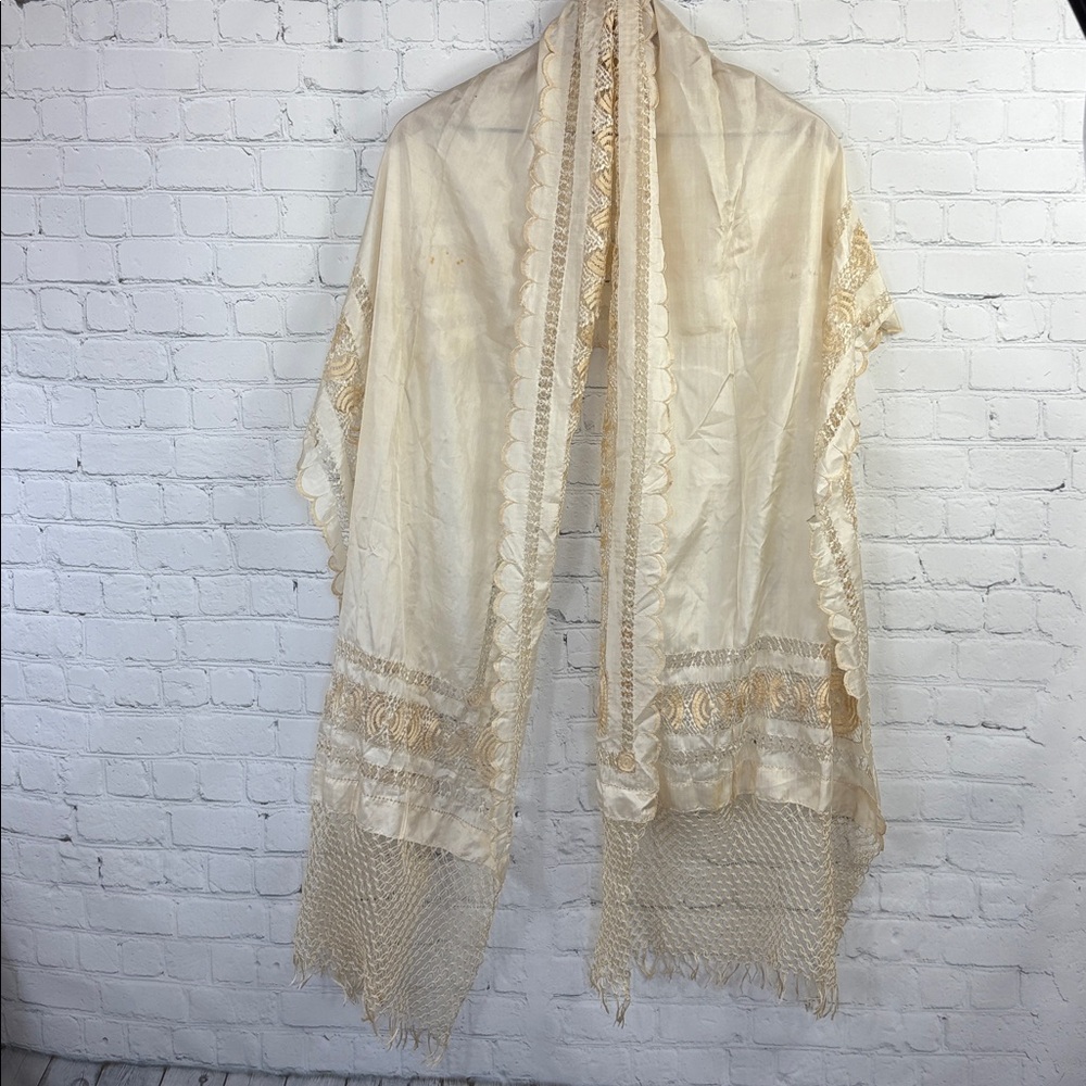 VINTAGE Delicate Crochet Detail Scarf or Runner